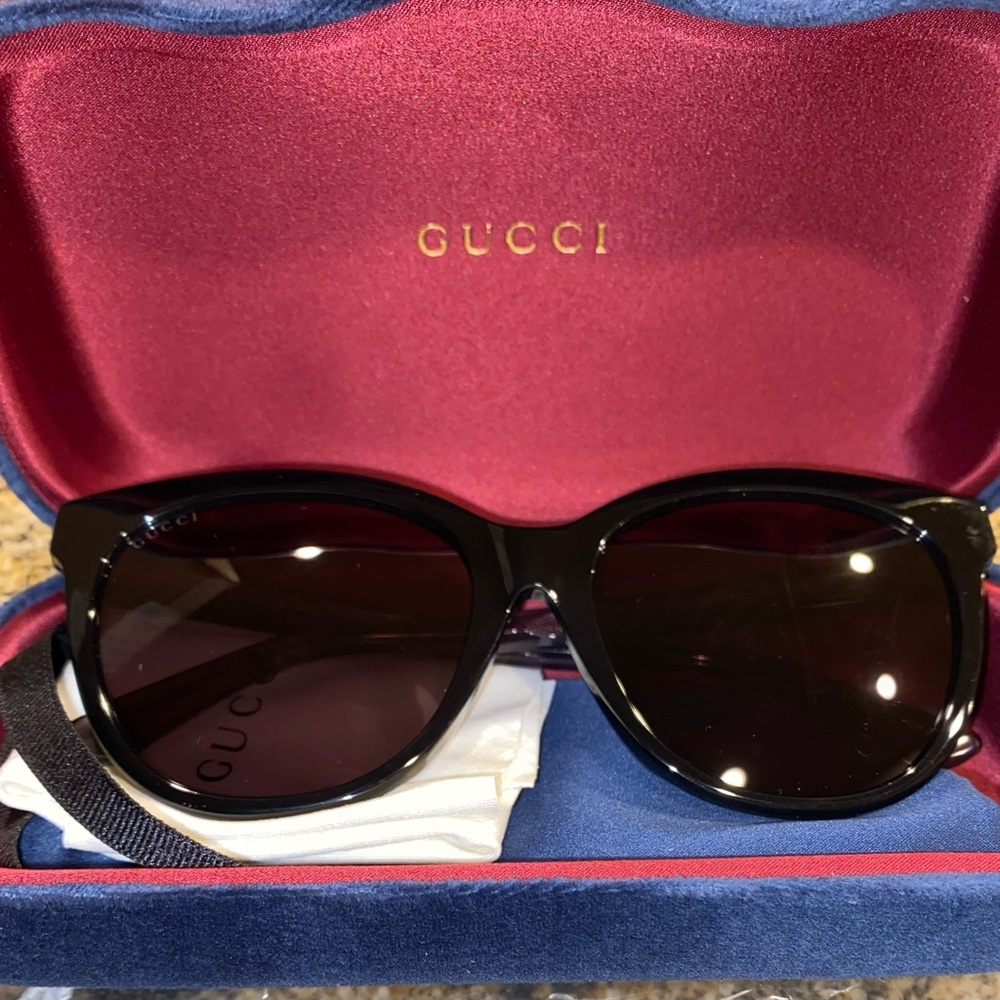 🌞GUCCI *Authentic* shiny Black Cat-Eye Sunglasses🌞 - Picture 2 of 6